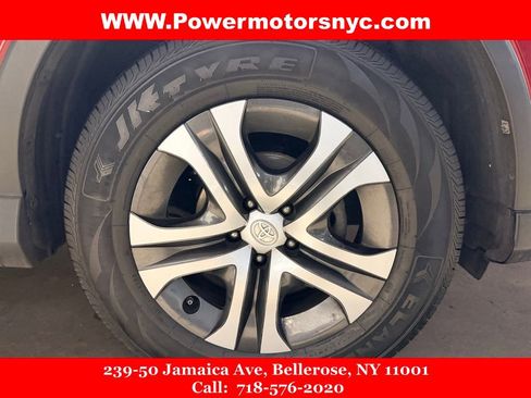 Used 2018 Toyota RAV4 LE image 42
