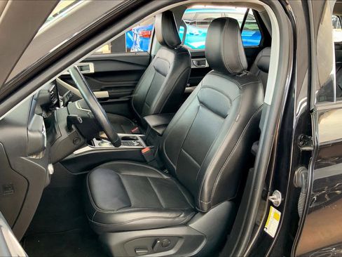 Used 2021 Ford Explorer Limited w/ Equipment Group 301A image 7
