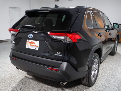 Used 2023 Toyota RAV4 LE AWD/4WD image 7