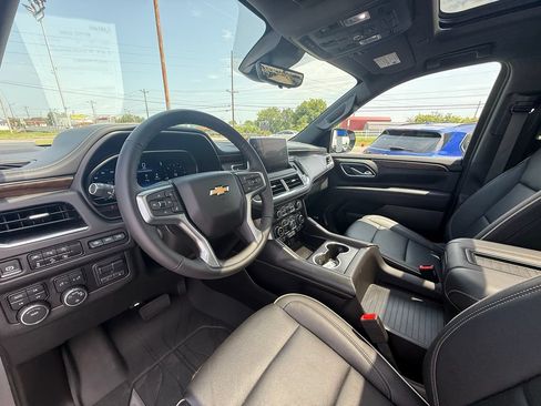 Used 2024 Chevrolet Tahoe Premier w/ Premium Package AWD/4WD image 14