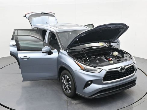 Used 2022 Toyota Highlander XLE FWD image 33