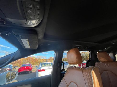 Used 2021 Chrysler Pacifica Pinnacle image 30