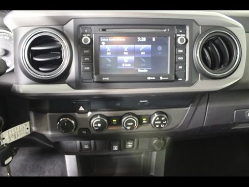 Used 2019 Toyota Tacoma SR5 AWD/4WD image 23