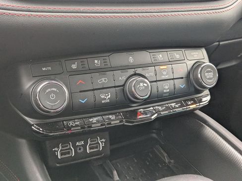 Used 2025 Dodge Durango GT AWD/4WD image 23
