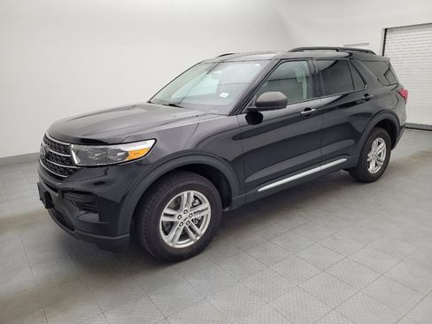 Used 2023 Ford Explorer XLT image 2