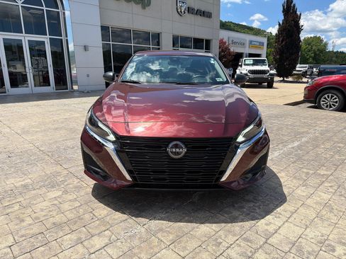 Used 2025 Nissan Altima 2.5 SV FWD image 3