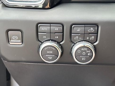 Used 2022 GMC Sierra 1500 Denali w/ Technology Package AWD/4WD image 11