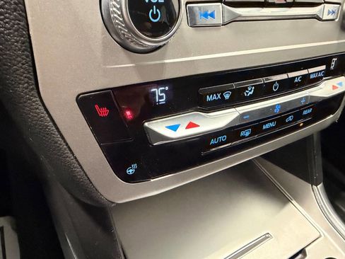 Used 2020 Ford Explorer XLT w/ Equipment Group 202A AWD/4WD image 26