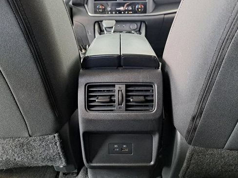 Used 2023 Nissan Rogue SV FWD image 25