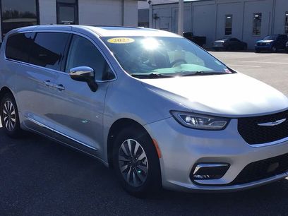 Used 2023 Chrysler Pacifica Limited