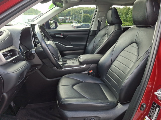 Certified 2022 Toyota Highlander XLE AWD/4WD image 13