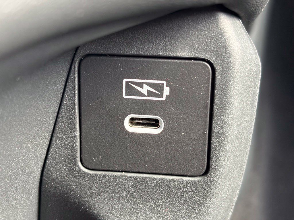 Used 2025 Honda HR-V LX image 27