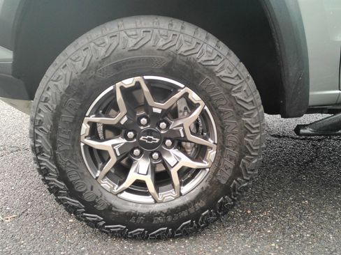 Certified 2024 Chevrolet Colorado ZR2 w/ ZR2 Convenience Package III AWD/4WD image 30