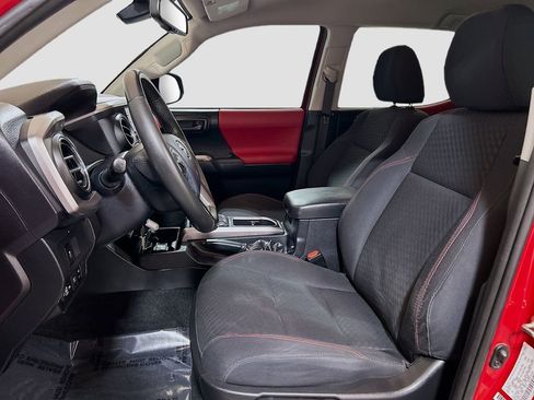 Used 2020 Toyota Tacoma SR5 image 17