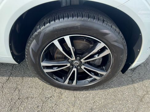 Used 2019 Volvo XC60 T6 Momentum w/ Multimedia Package AWD/4WD image 11