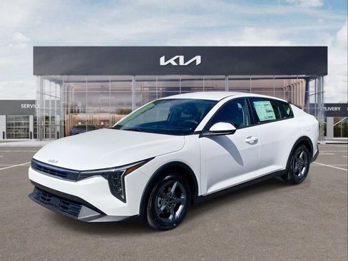 New 2026 Kia K4 LXS FWD image 4