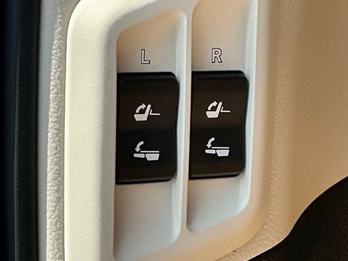 Certified 2023 Lexus GX 460 Luxury w/ Accessory Package AWD/4WD image 19