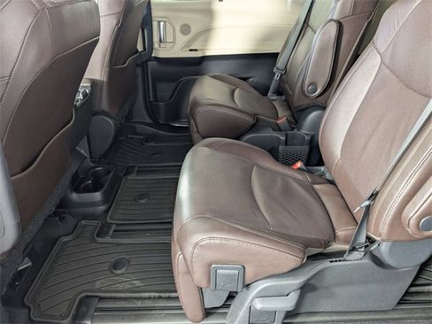 Used 2024 Toyota Sienna Platinum image 27
