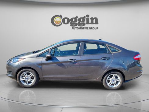 Used 2017 Ford Fiesta SE image 2