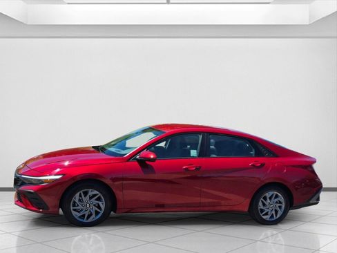 Used 2024 Hyundai Elantra SEL FWD image 8
