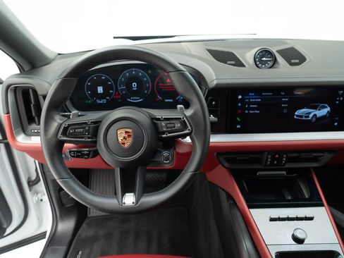 Certified 2024 Porsche Cayenne Coupe image 32