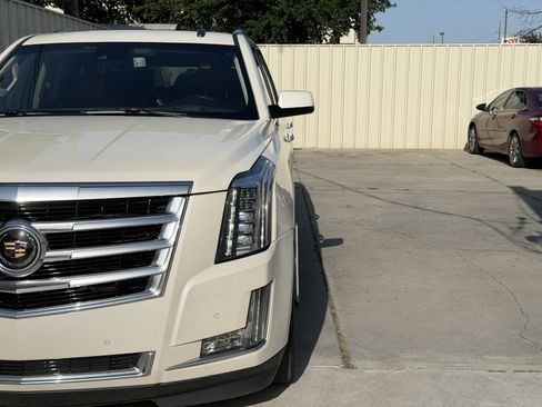 Used 2015 Cadillac Escalade ESV Premium AWD/4WD image 10