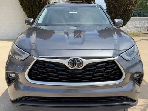 Used 2023 Toyota Highlander LE FWD image 8