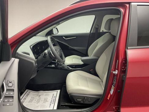 Used 2025 Kia Niro EX FWD image 12