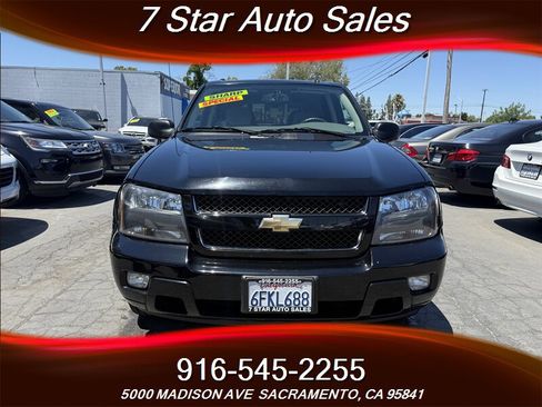 Used 2009 Chevrolet TrailBlazer LT w/ Cargo Convenience Package image 2
