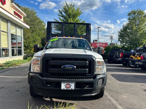 Used 2015 Ford F550 4x4 Regular Cab Super Duty image 3