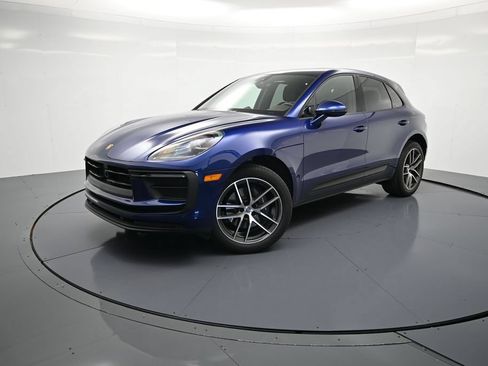 Certified 2023 Porsche Macan AWD/4WD image 1