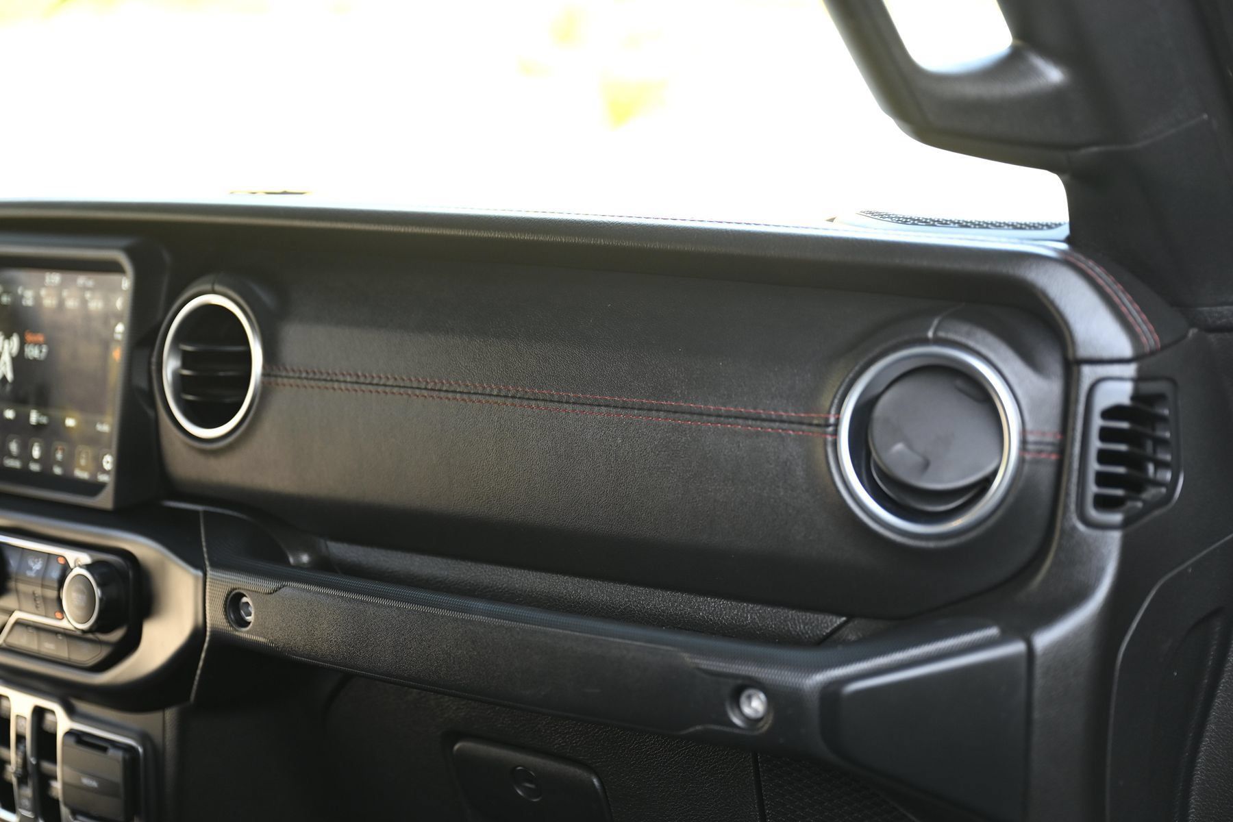 Used 2020 Jeep Gladiator Rubicon AWD/4WD image 23