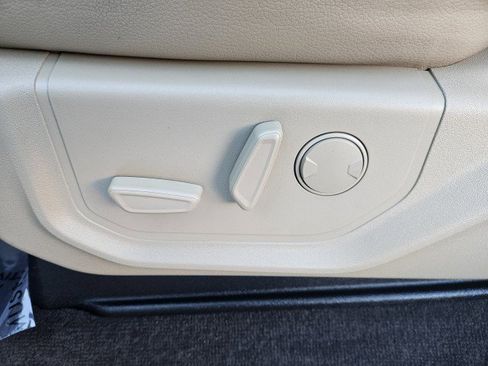 Used 2020 Ford F150 Lariat w/ Equipment Group 501A Mid image 10