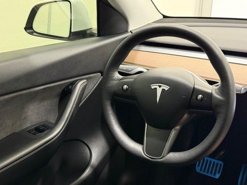 Used 2021 Tesla Model Y Long Range image 12