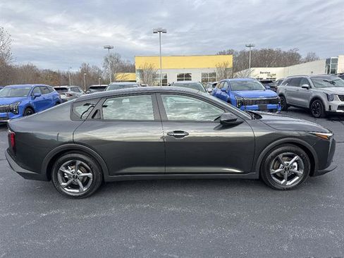 New 2025 Kia K4 LXS image 8