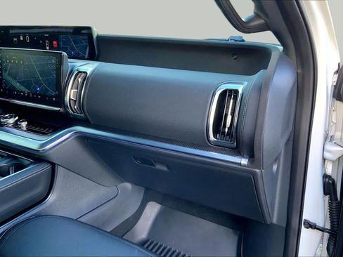 Used 2025 Ford Expedition Platinum w/ Stealth Performance Package AWD/4WD image 19