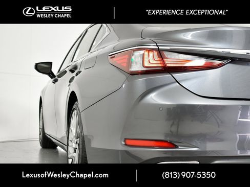 New 2025 Lexus ES 350 Ultra Luxury image 4
