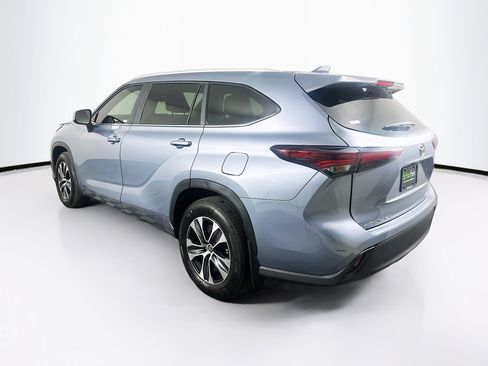 Used 2024 Toyota Highlander XLE image 5