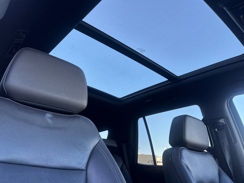 Used 2022 Chevrolet Tahoe Z71 w/ Off-Road Capability Package image 21