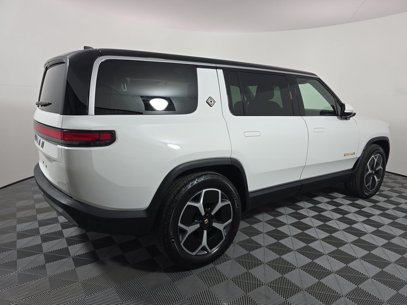 Used 2024 Rivian R1S Adventure Quad AWD/4WD image 5