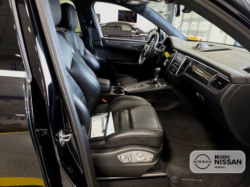 Used 2017 Porsche Macan Turbo AWD/4WD image 16