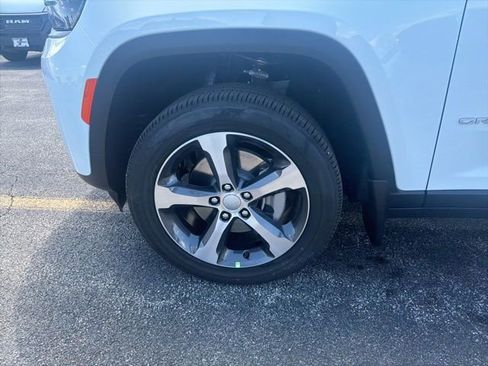 New 2026 Jeep Grand Cherokee L Limited w/ MOPAR Finishing Package AWD/4WD image 5