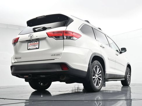 Used 2019 Toyota Highlander XLE AWD/4WD image 36