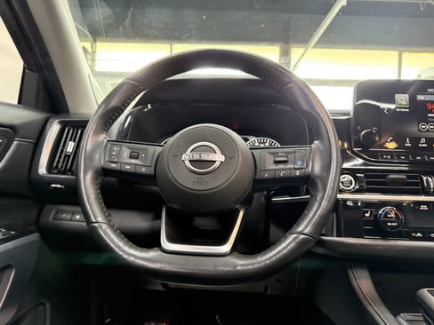 Used 2023 Nissan Pathfinder SL AWD/4WD image 16