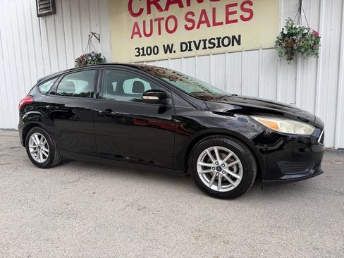 Used 2016 Ford Focus SE FWD image 2