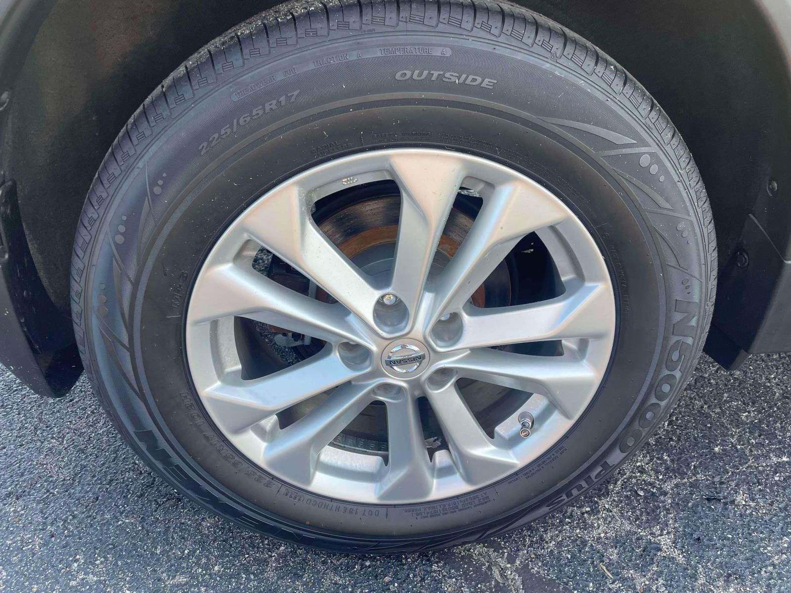 Used 2015 Nissan Rogue SV FWD image 10