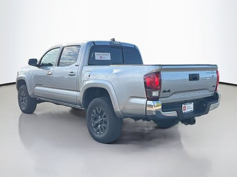 Certified 2023 Toyota Tacoma SR5 AWD/4WD image 12