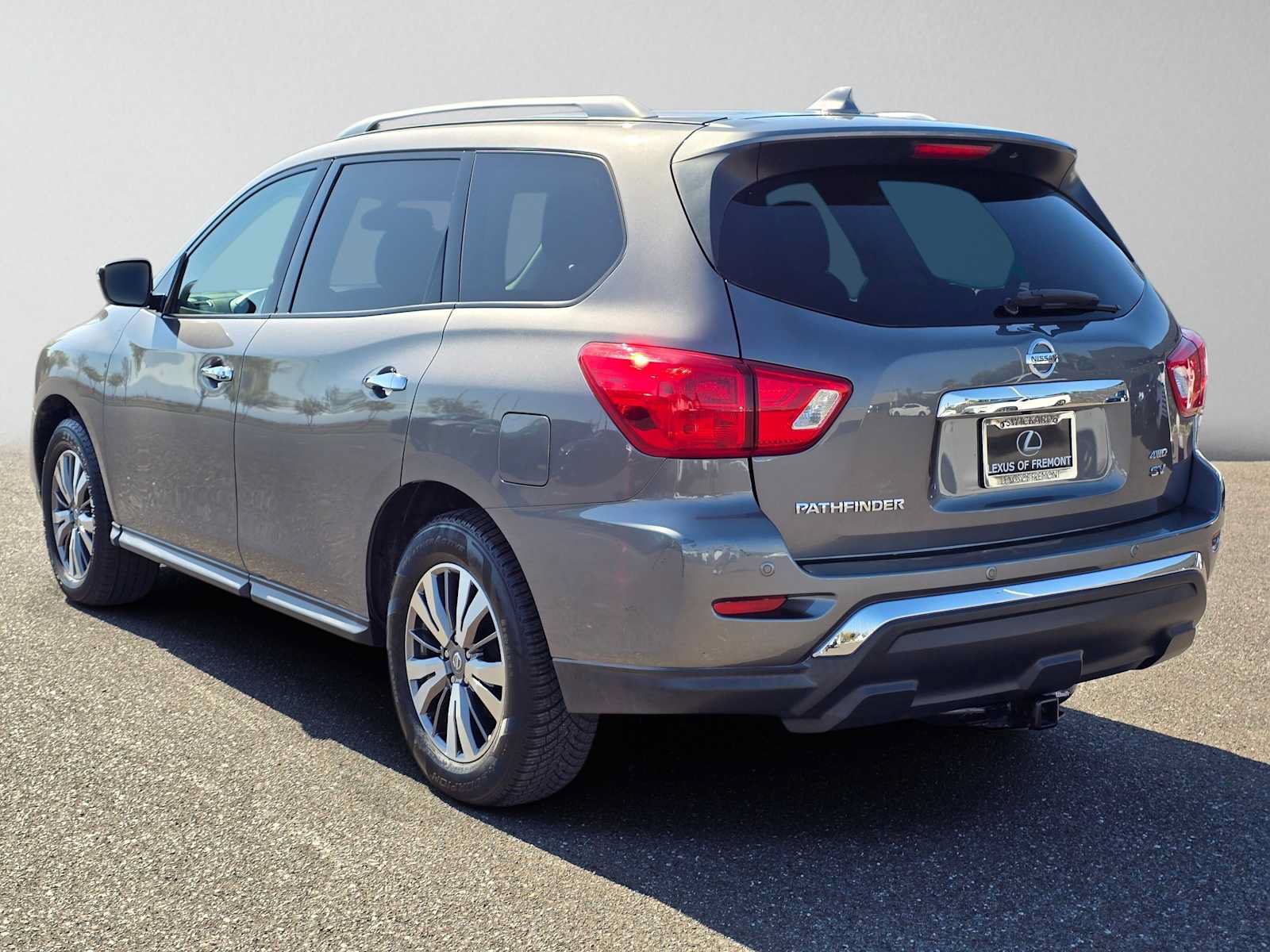 Used 2019 Nissan Pathfinder SV AWD/4WD image 5