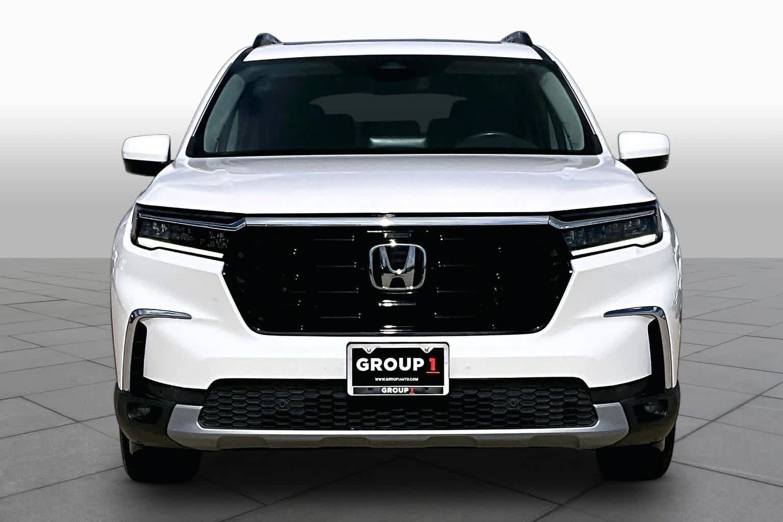 Used 2023 Honda Pilot Touring image 3