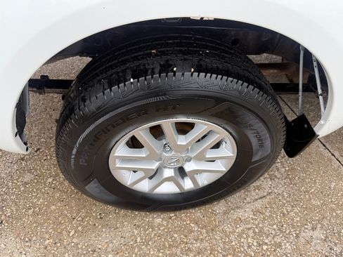 Used 2016 Nissan Frontier SV RWD image 12